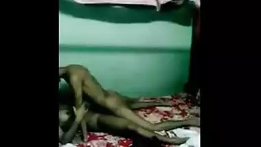 Desi sex video of a cute teen pair enjoying a home sex session