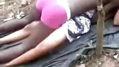 Indian Hot Young Couple Dating N Fucking College immature in Public Park - Wowmoyback