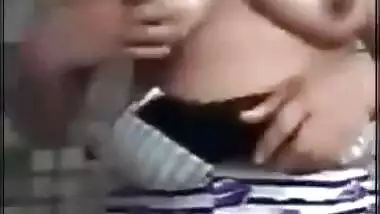Bhabi masturbation on VC during bath
