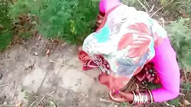 Desi village aunty show her nude body outdoor