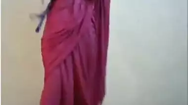 Amazing Indian XXX chick takes off her pink saree and shows boobs