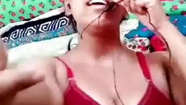 Desi sexy bhabi on cam with bra