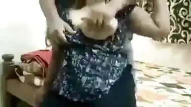 desi indian aunty boob press - camgirls(.)live