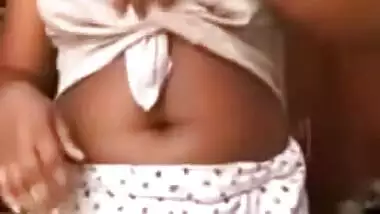 Today Exclusive- Lankan Girl Showing Boobs