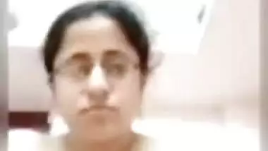 Desi aunty show boob video call
