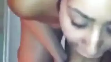 Delhi girl gives an Indian blowjob to her BF in the bathroom