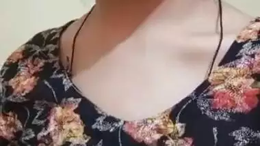 Indore girl boobs show to lover viral MMS