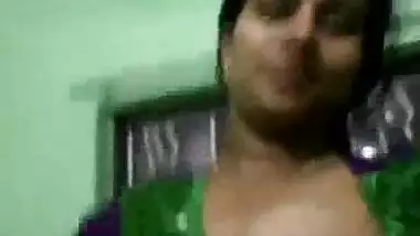 Banares bhabhi showing big boobs on whatsapp