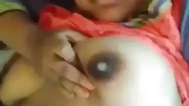 Desi Girl Showing Her Bigboobs