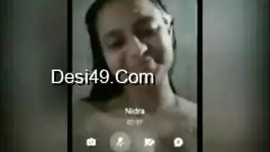 Smiling Desi hottie shows her hot XXX bathing for webcam lovers