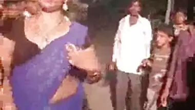 Guntur Record Dance On Road