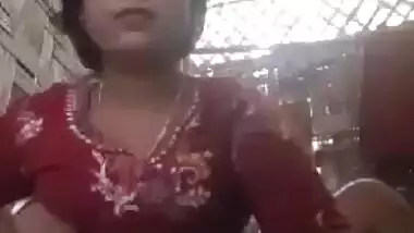 Dehati Bangla lady fingering her chut MMS clip