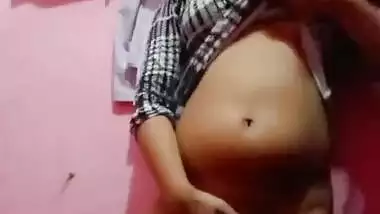 Hot desi girl showing her boobs and pussy fingering