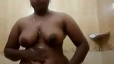 Nude mallu aunty ka bathroom scene