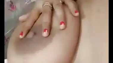 Indian big boob bhbai fingering pussy