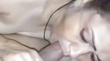 Exclusive- Sexy Desi Bhabhi Gives Nice Blowjob To Hubby