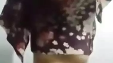 Bangladeshi Girl Showing Her Tits On Video Call