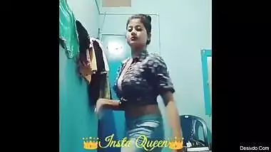 Insta Queen fleshy belly ,Sexy knotted shirt dancing