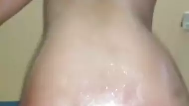 Indian bitch takes another huge facial 
