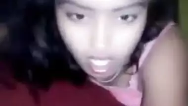 Desi village girl fingering her virgin XXX pussy posing for the cam