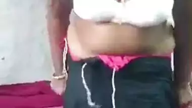 Desi52porn - Xxx desi52 porn yellow saree aunty exposing indian sex video