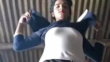 Super Hot Look Desi Village Girl Showing Hboobs and Pussy New Leaked Video