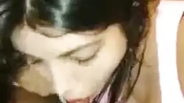 Hawt hotty engulfing dick of her boyfriend oral sex MMS sex movie
