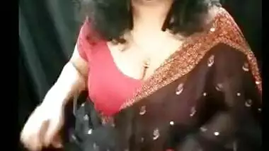 Hot Mallu Bhabi on Cam Show Big Asss Tease