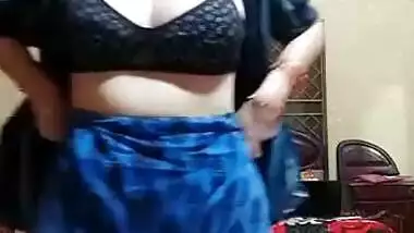 Sexy Paki Girl Shows Her Boobs Part 1