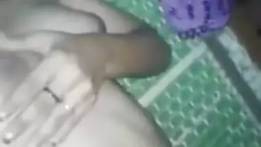 Rubbery vagina selfie video of Indian village hottie