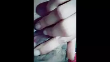 Desi cute girl show her hot pussy