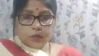 Sexy Indian Milf Showing Boobs And Pussy