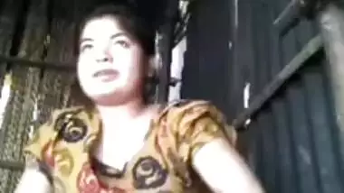 Bangladeshi girl fingering pussy and moaning