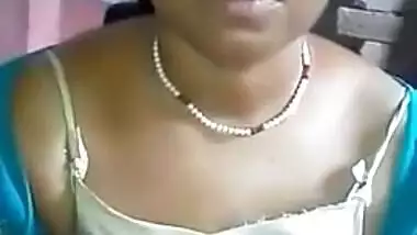 Desi bhabi show boob