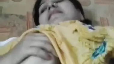 Beautiul bhabhi having affair