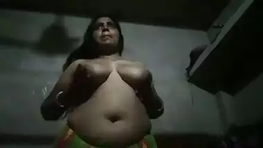Mature aunty opening blouse viral big boobs