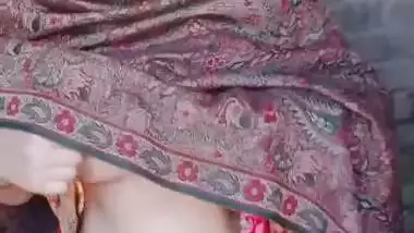 Hijabi Pakistani girl showing boobs and pussy