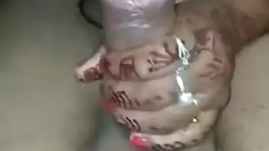 Fellatrix with tattooed hand blows XXX lover's Desi sex weapon on camera