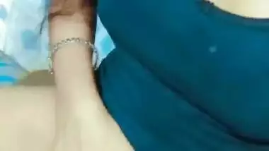 Cutiepie Desi Babe Showing Pussy