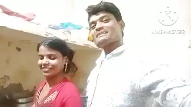 Innocent bhabhi boobs pressed & grabbed nicely in roti making vlog