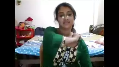 Sexy Bengali Bhabhi Exposing Busty Ass And Boobs On Video Chat