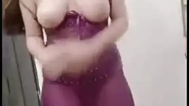 Homemade XXX video of Desi wench stripping nude for her webcam fans