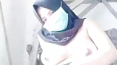 Desi hijabi girl with mask