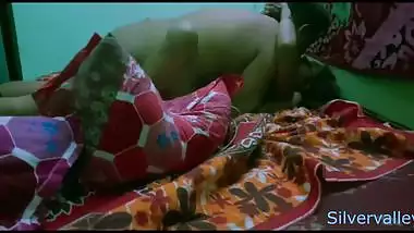 Hidden camera captures Desi whore and XXX buddy having sex on the bed