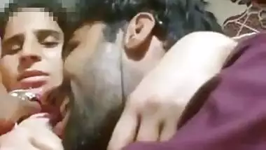 Punjabi Chuchi sucking MMS video
