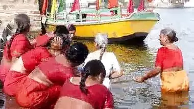 Indian old aunties bathing gonga openly. BIG ASS & BOOBS!!!