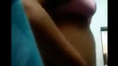 Hidden cam video showing indian aunty nude