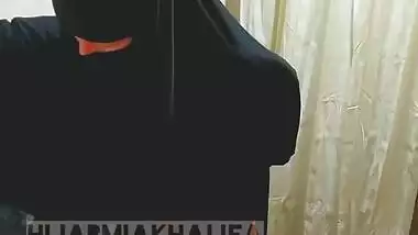 How Muslim Girl Pissing? Caught Piss In Toilet