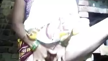 Indian village pussy fingering bhabhi in saree