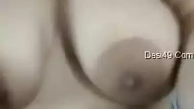 Naked Desi girl accidentally turns on camera and decides to film herself